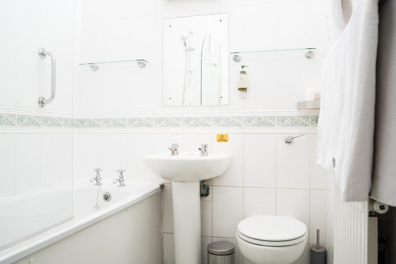 Camera Familiare con Bagno Privato