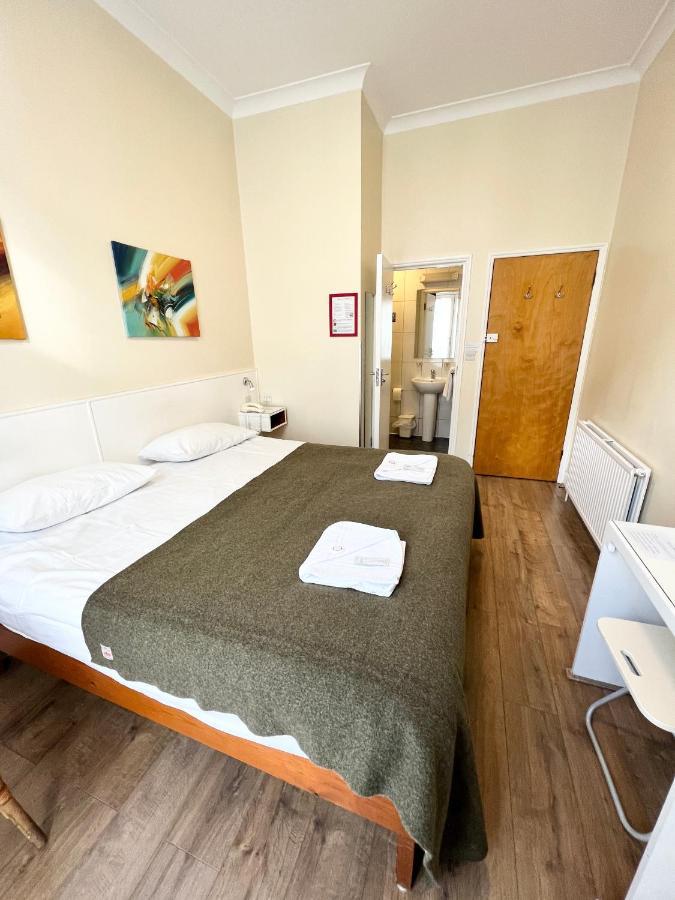 Double Room Private Bathroom