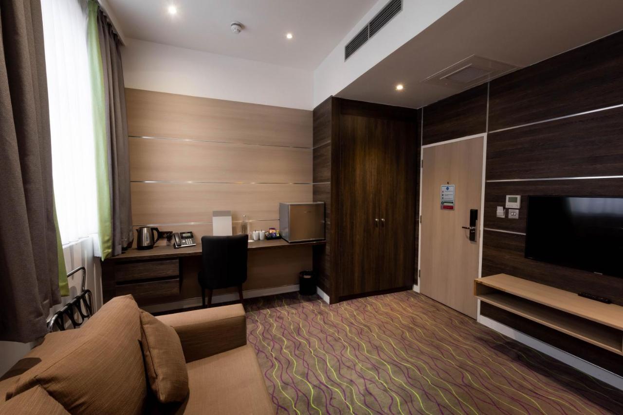 Executive Suite,1322541565:JPEG