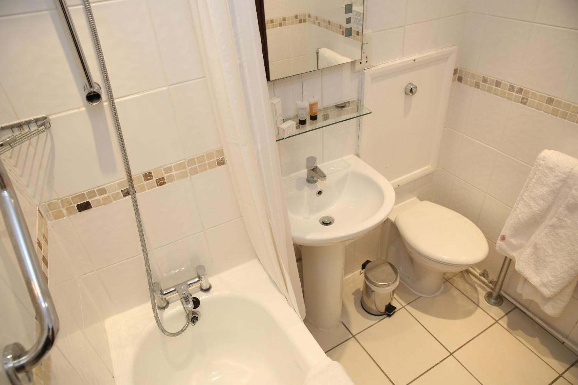 Quadruple Room,1705760713:JPEG