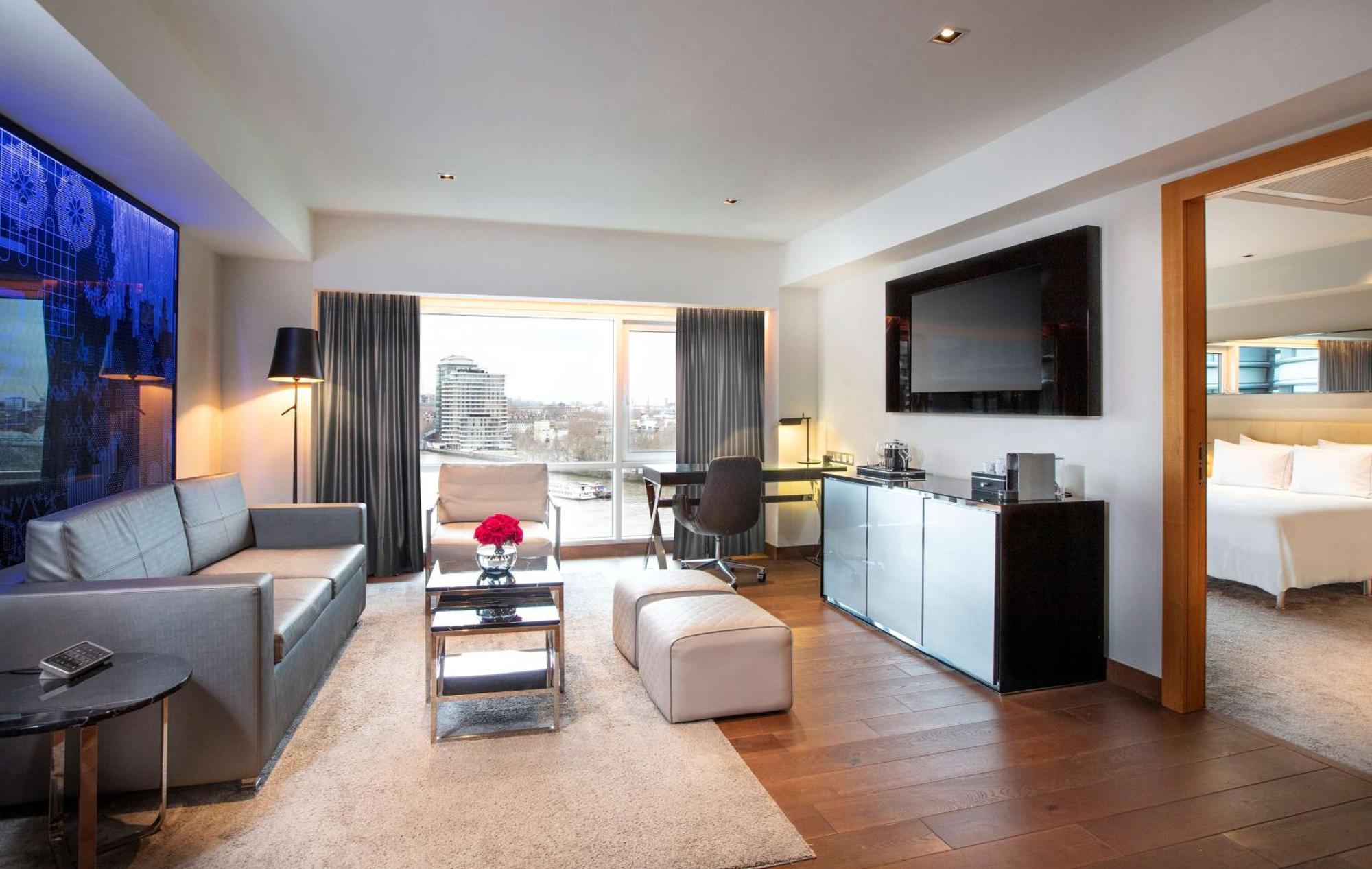 One-Bedroom Suite Kitchenette Balcony River View,1516365916:JPEG