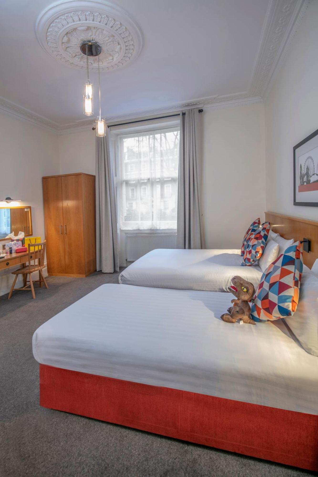 Standard Room One Double Bed One Single Bed Non-Smoking,1489372432:JPEG