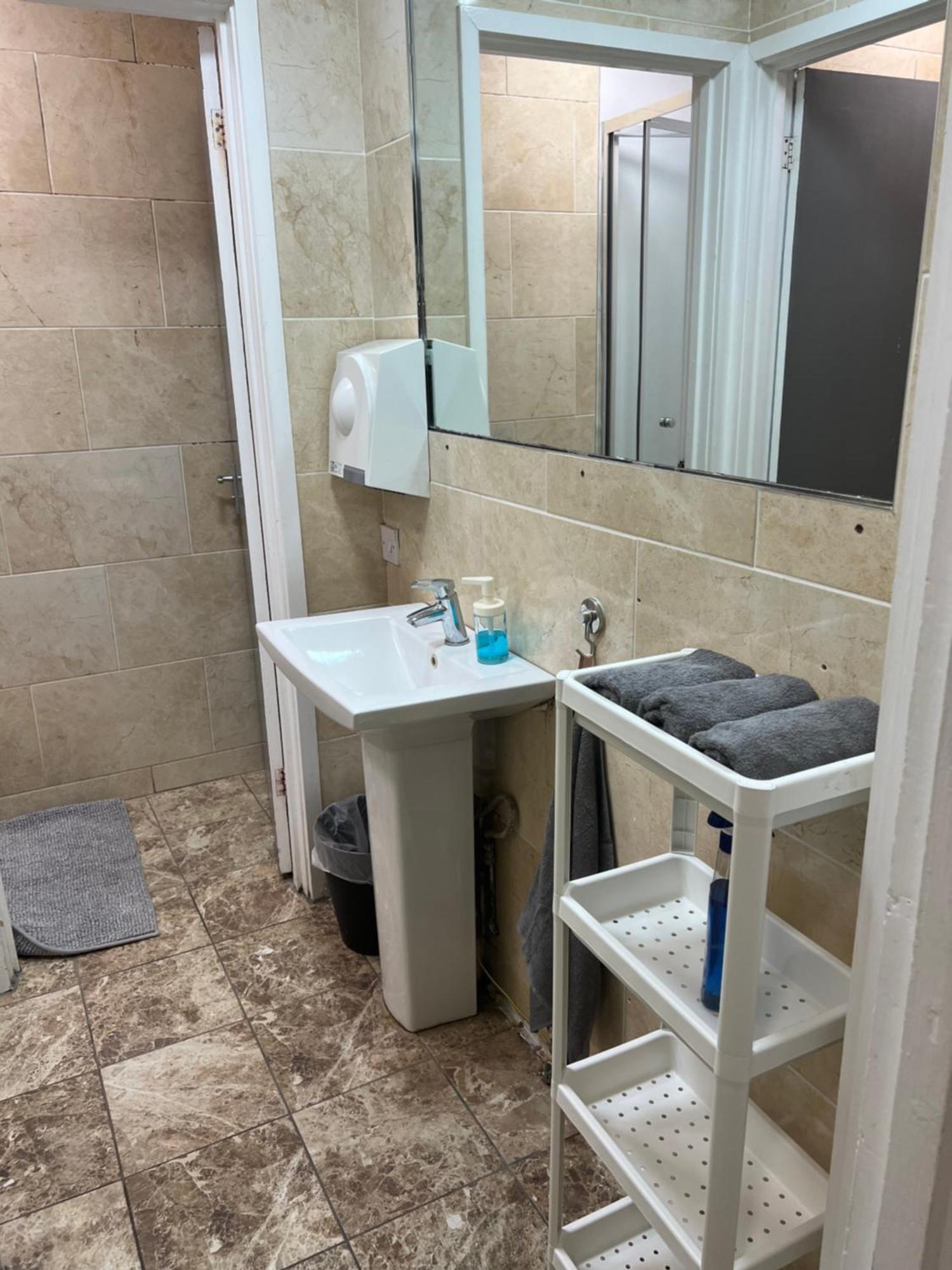 Posto Letto in Dormitorio con 3 Letti