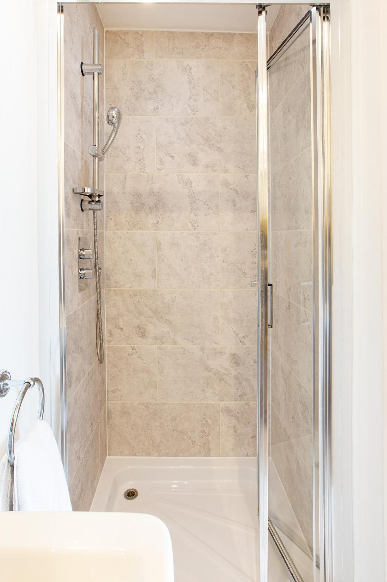 Executive Deluxe Studio Suite,1557325438:JPEG