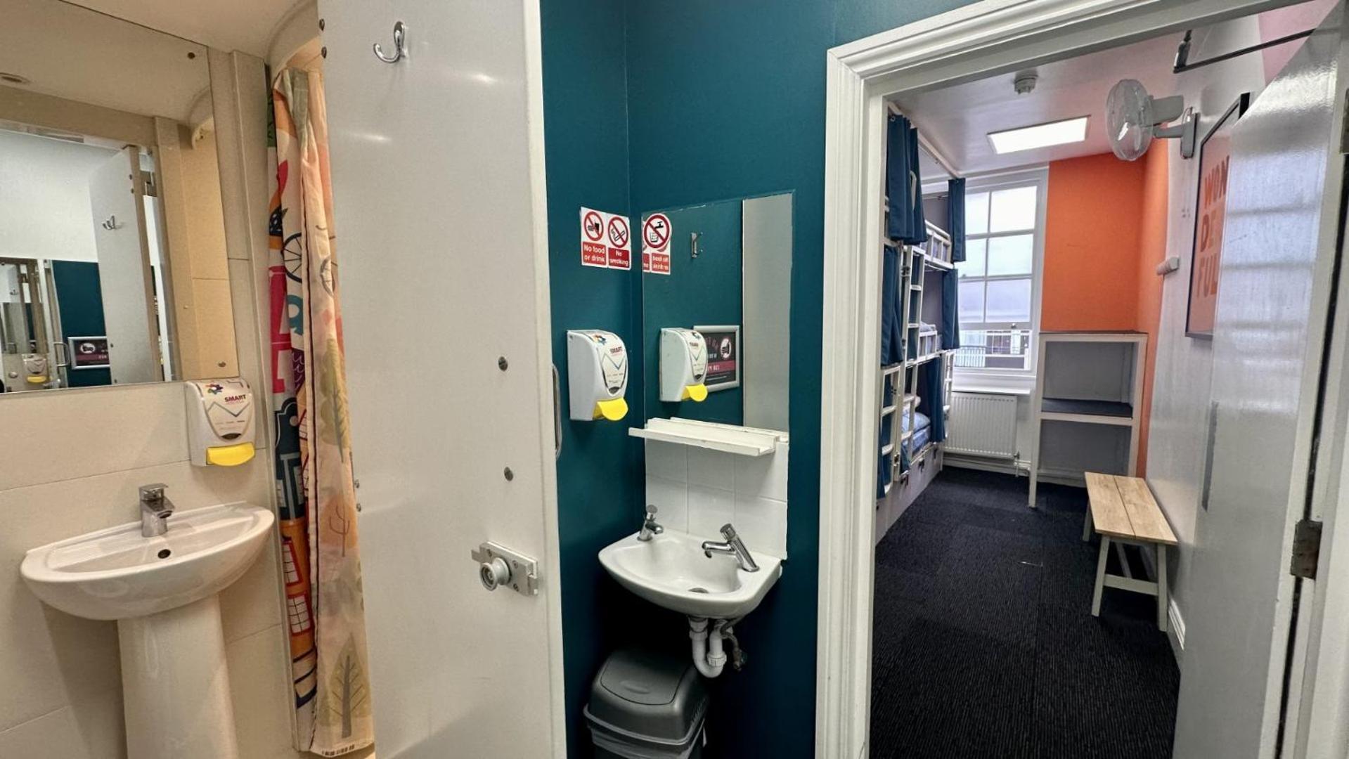Single Bed 6-Bed Mixed Dormitory Private Bathroom 18-45 Years,1588086761:JPEG