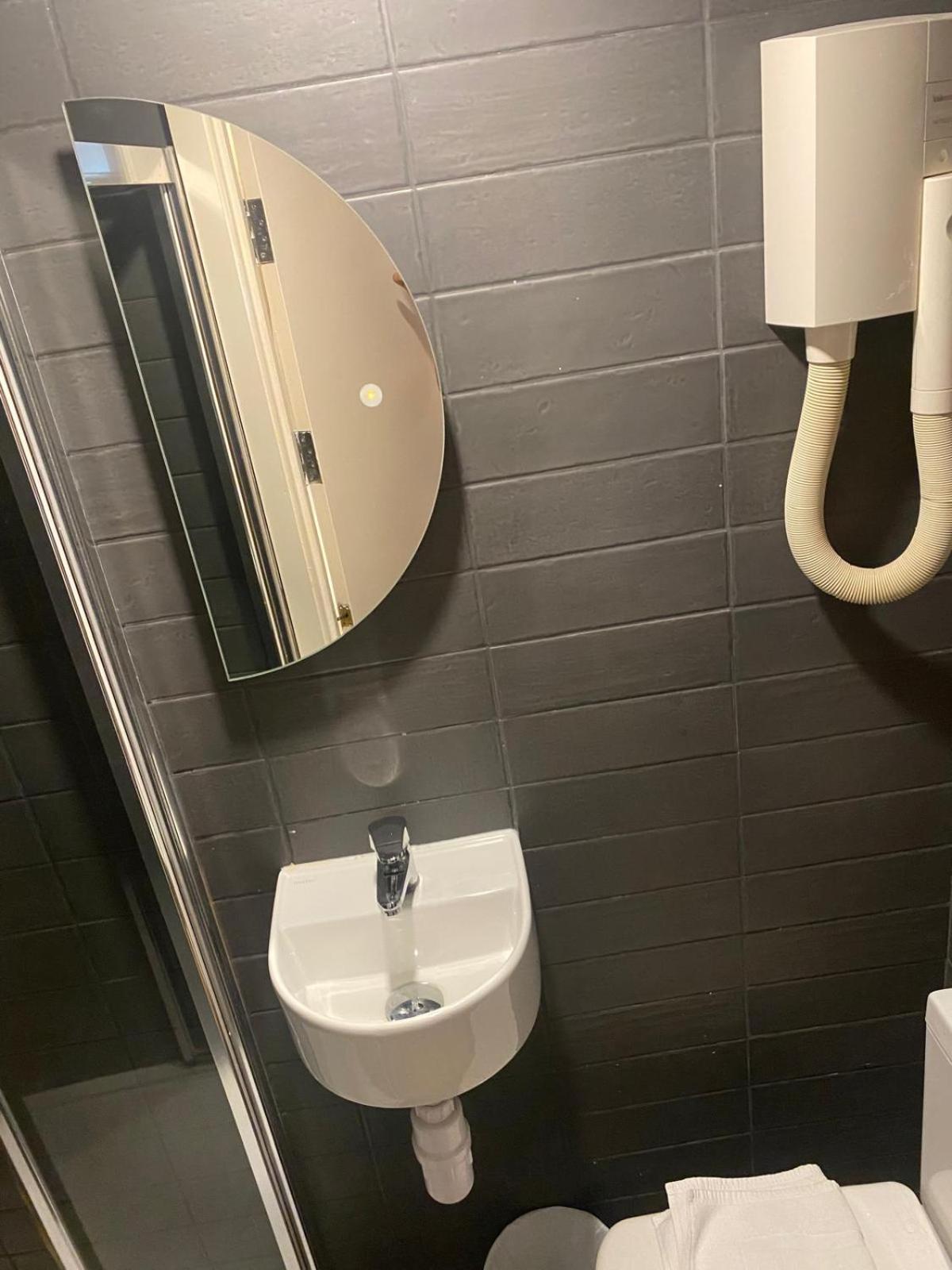 En Suite Single Room without window