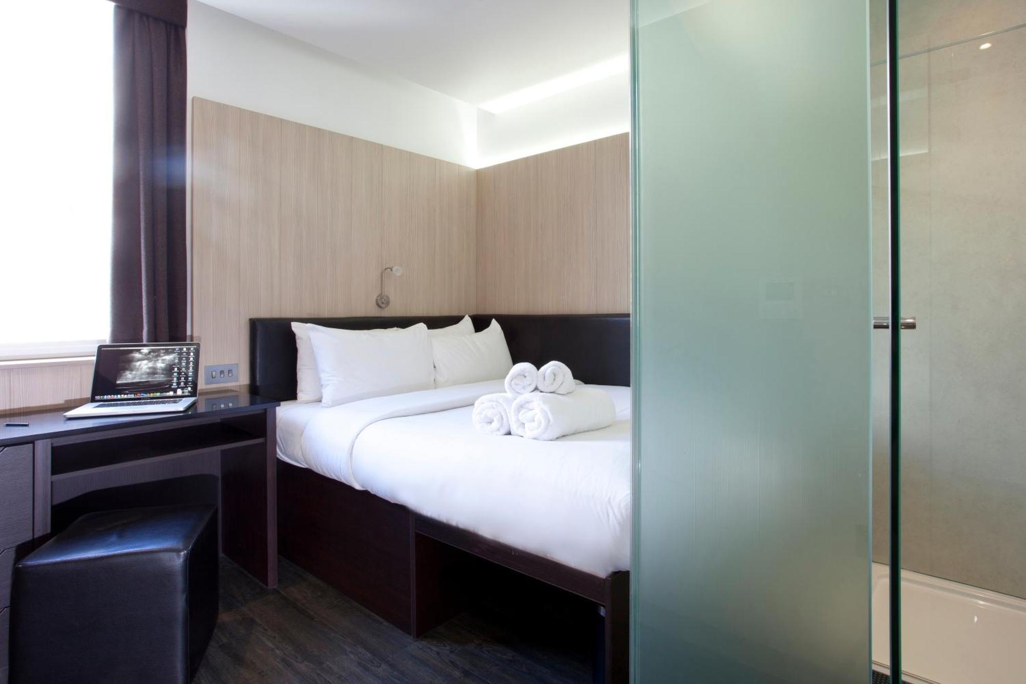 Queen Room without Window