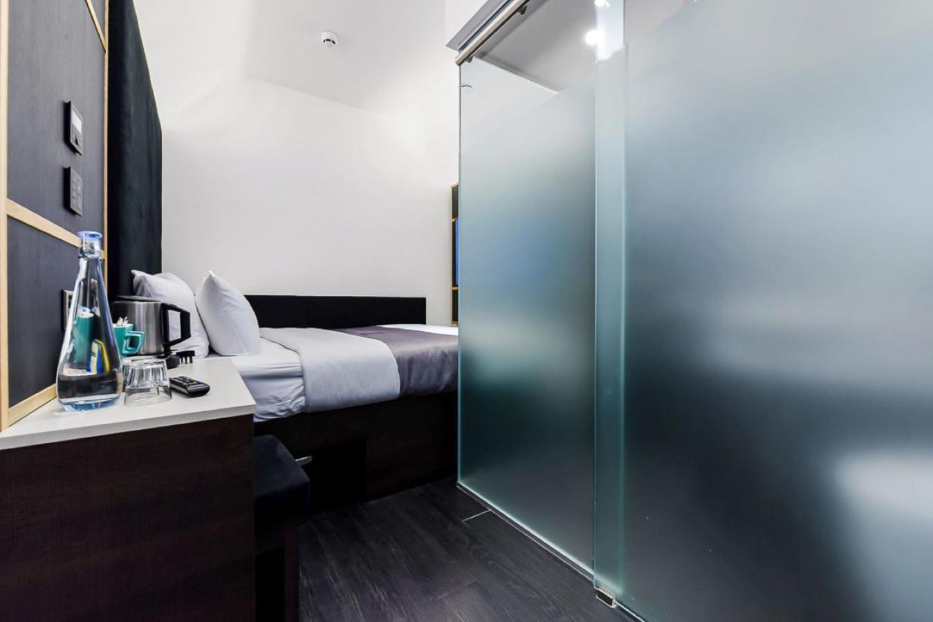Camera Queen senza Finestra