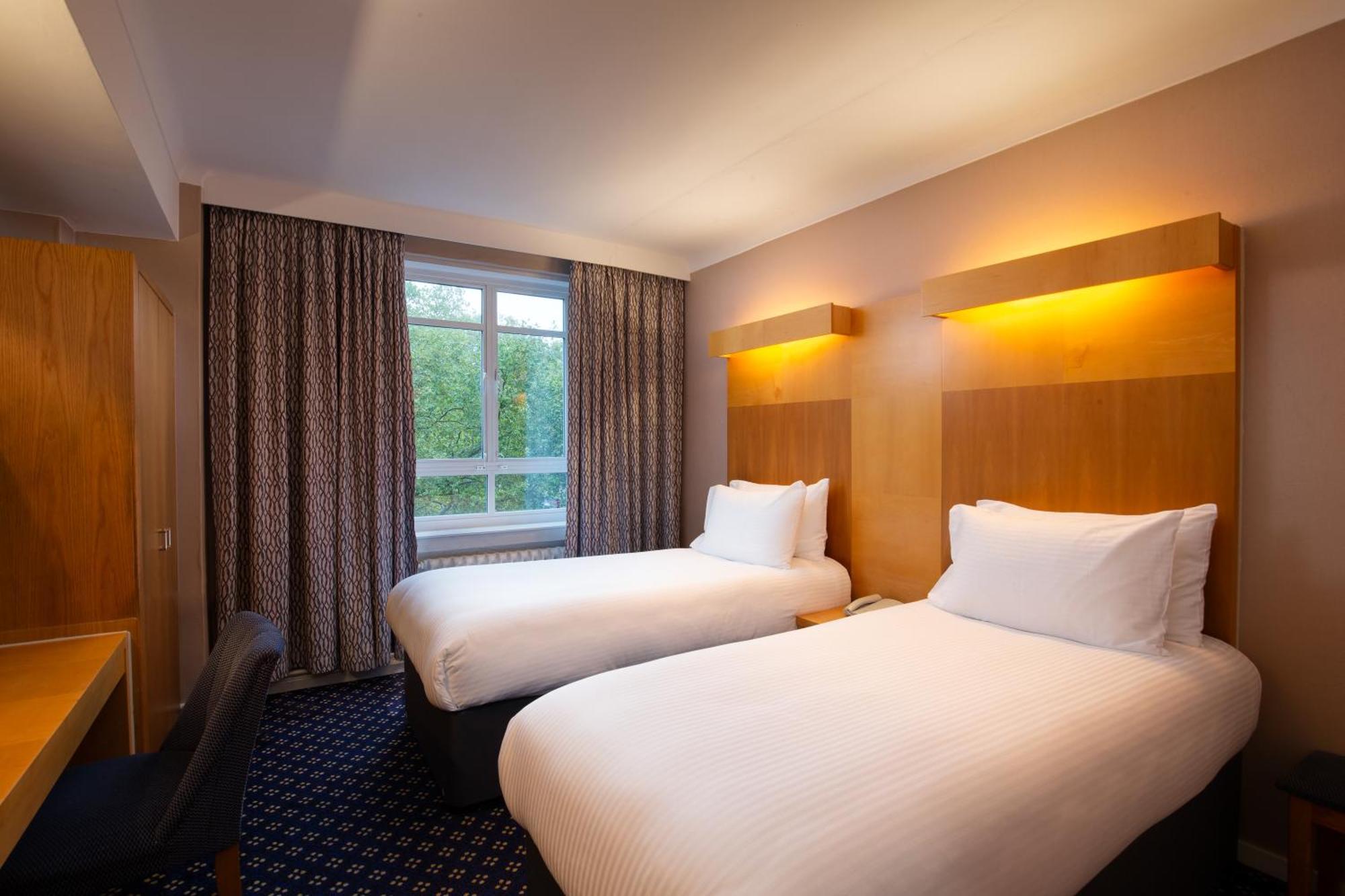 Standard Twin Room Park View