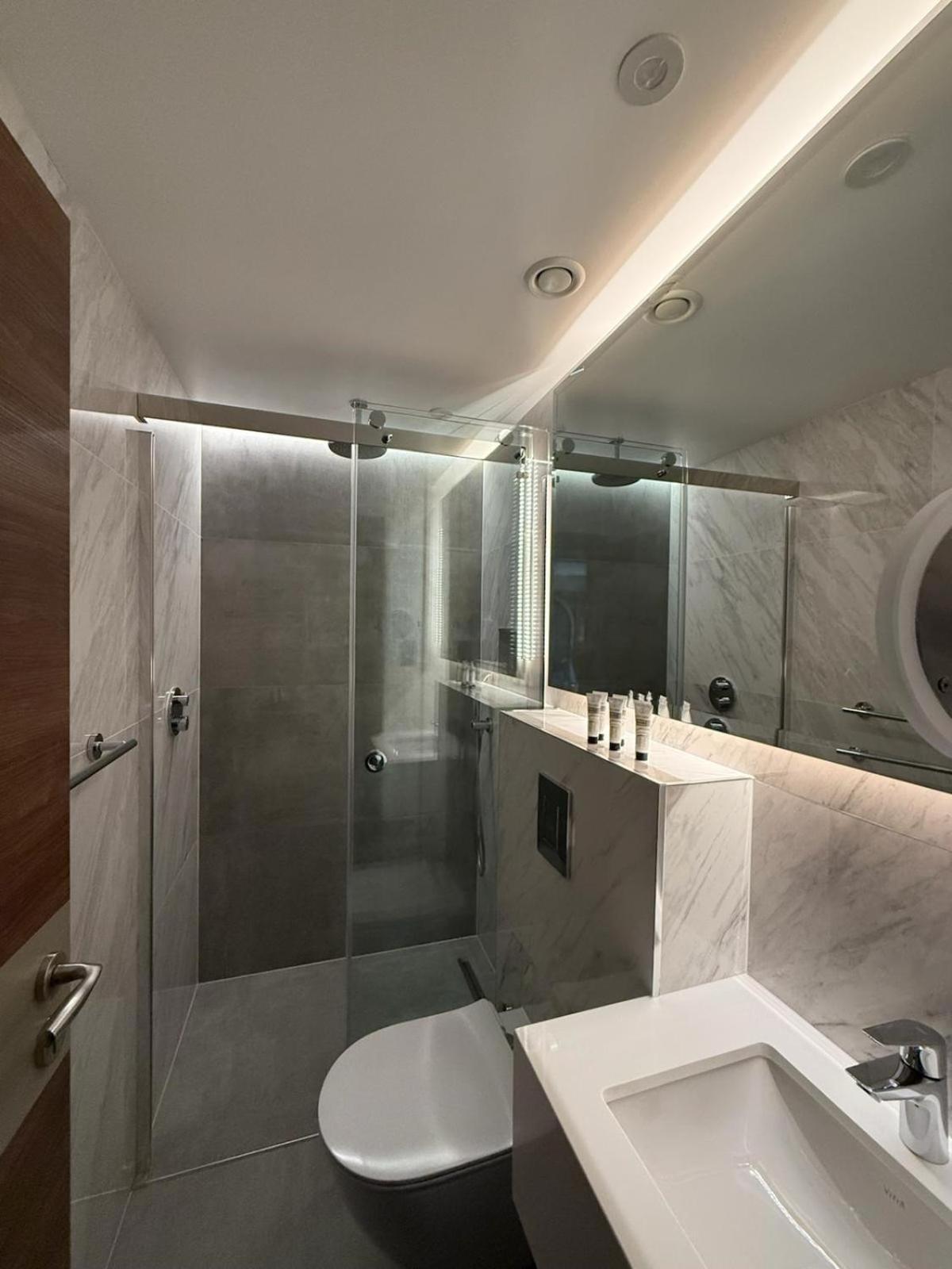 Small Double Room Lower Ground Floor