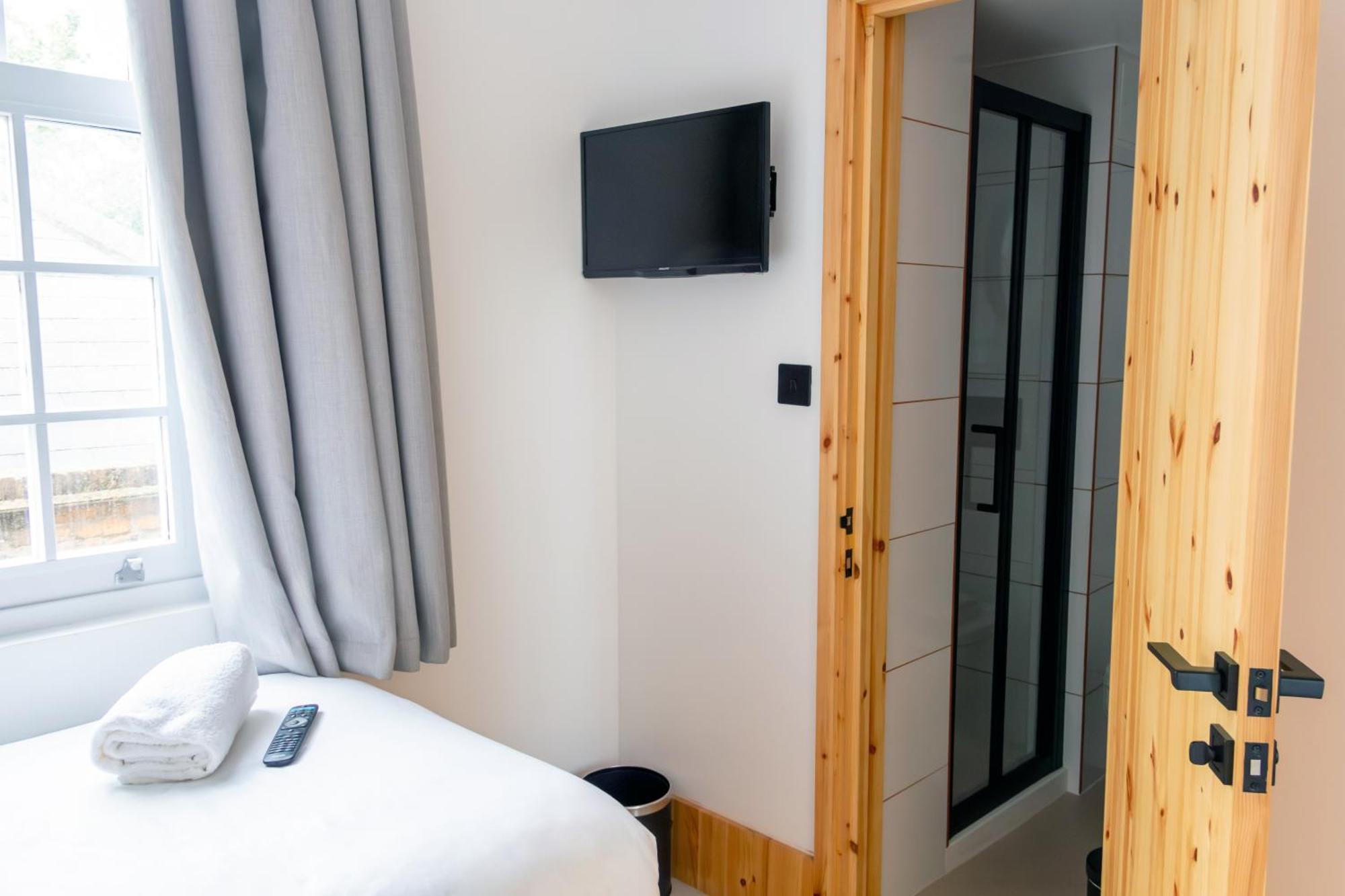 Single Room Window
