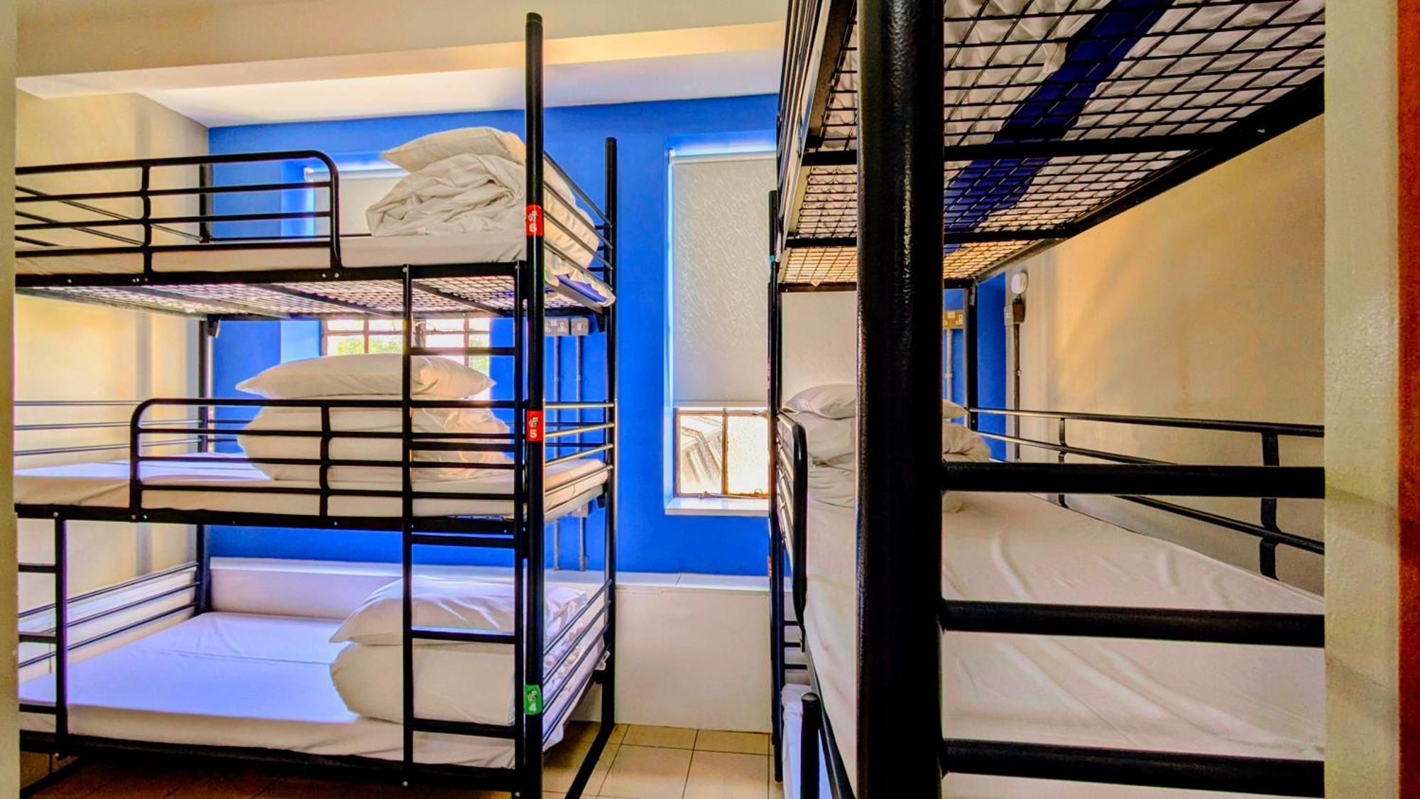 Posto Letto in Camera Mista con 6 Letti e Bagno in Comune