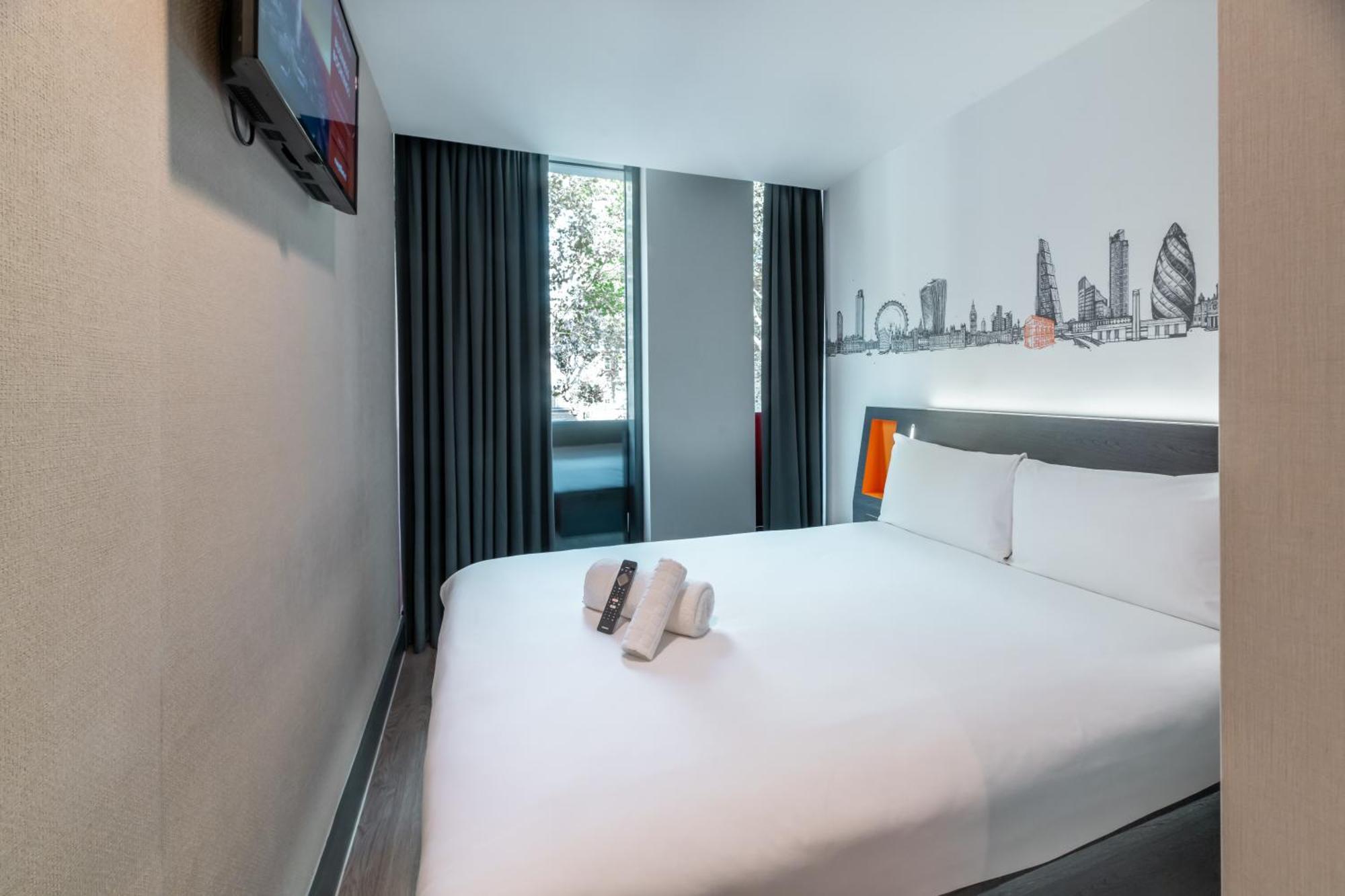 Double Room Window,1756569972:JPEG