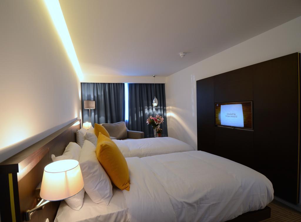 Camera Tripla Basic