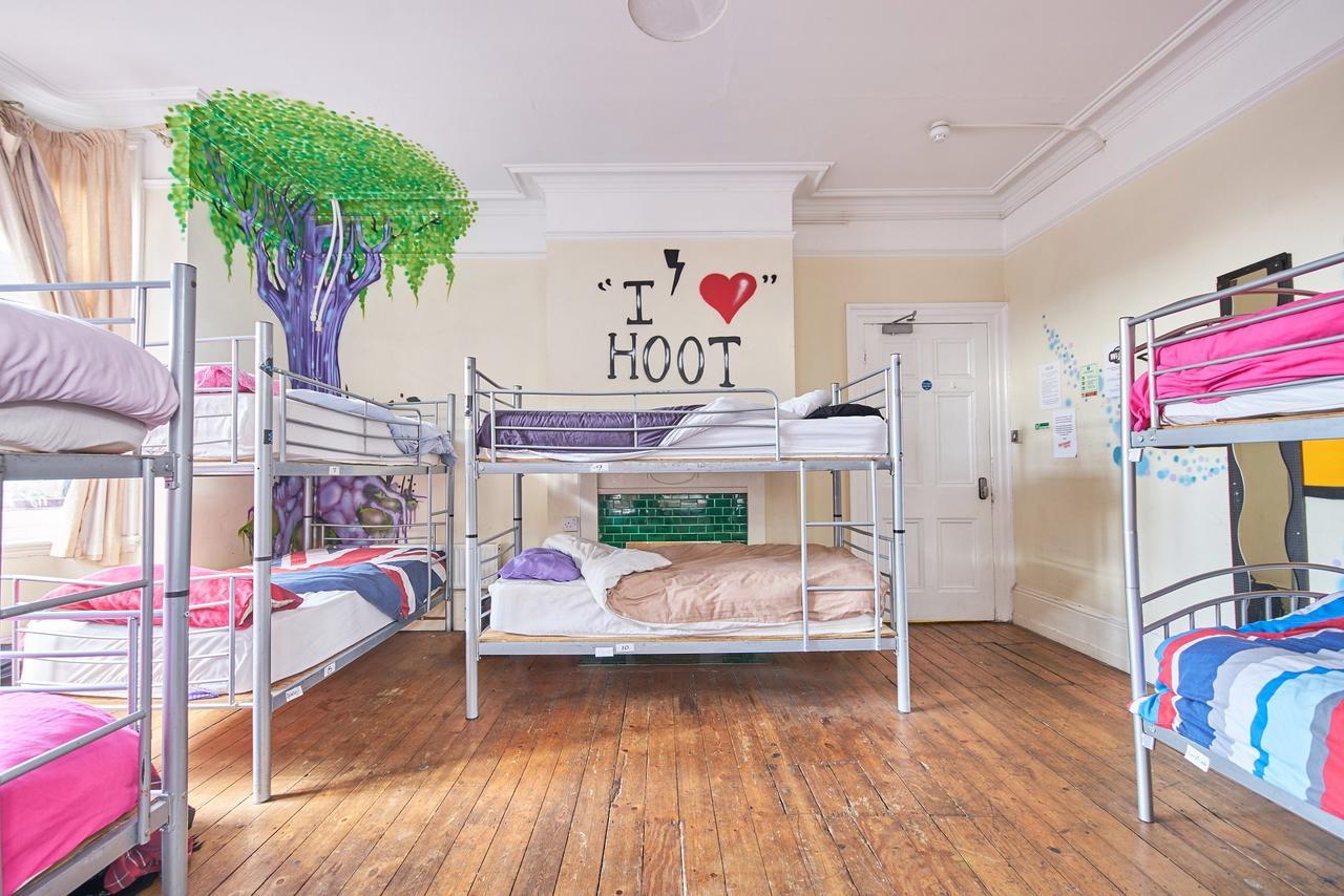 Posto Letto in Dormitorio Misto con 8 Letti