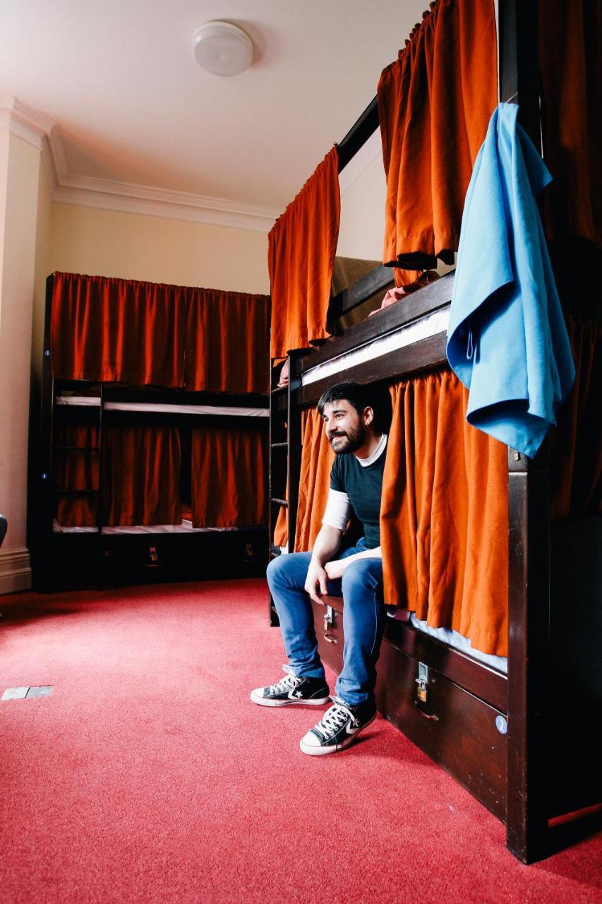 Posto Letto in Dormitorio Misto con 6 Letti