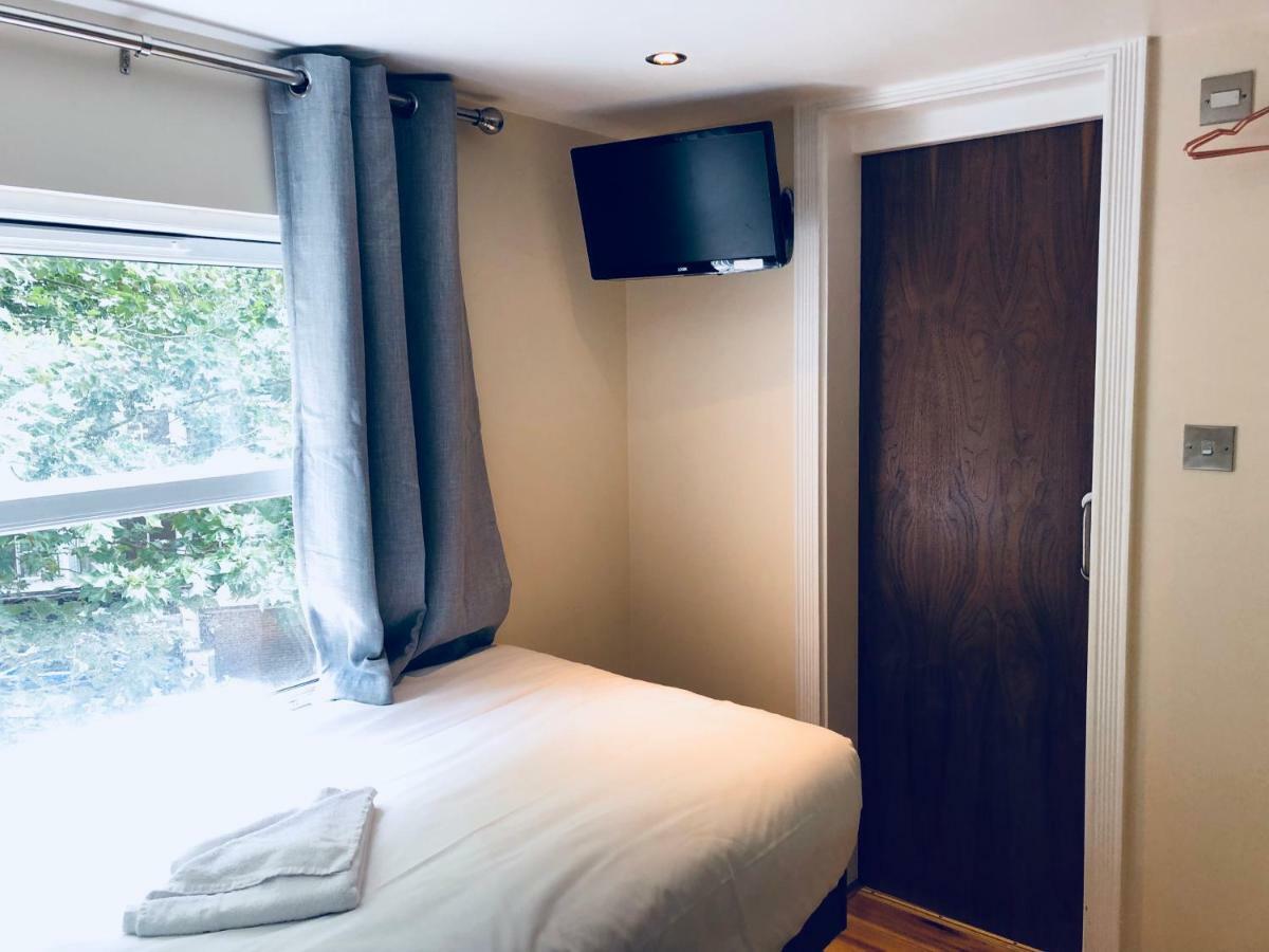 Single Studio [NR]