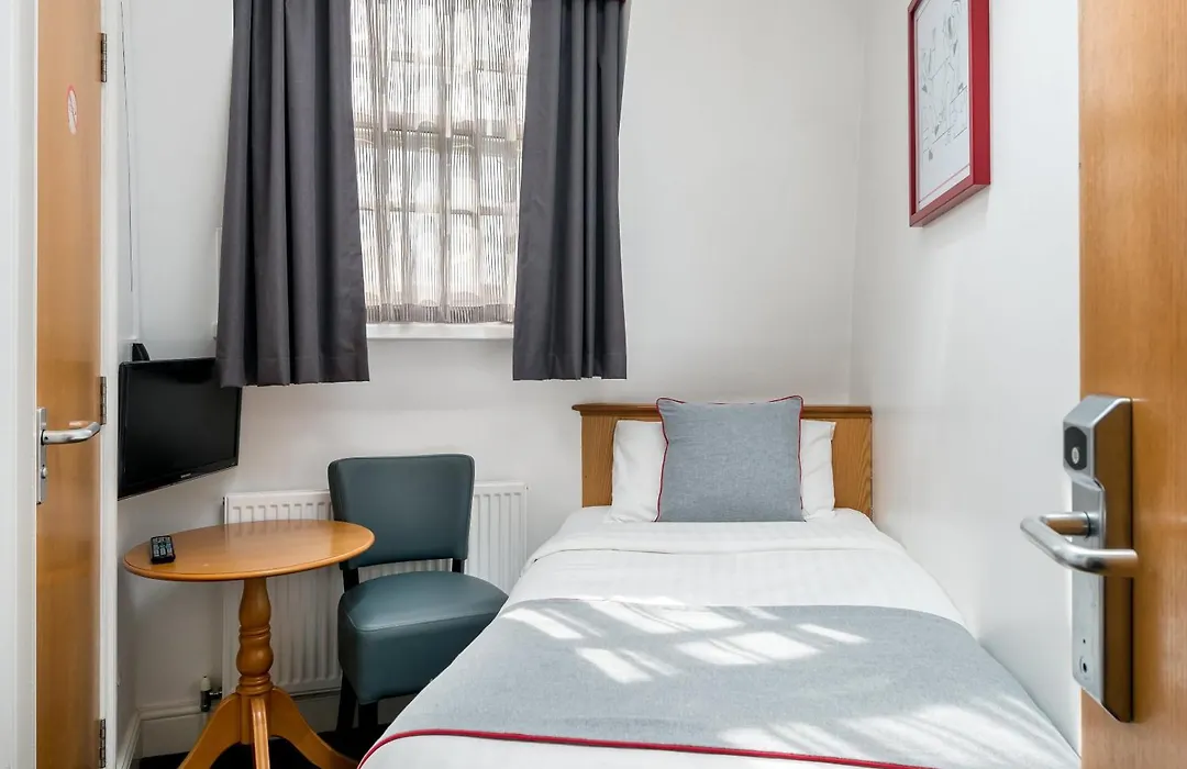 Oyo Townhouse New England, London Victoria-1