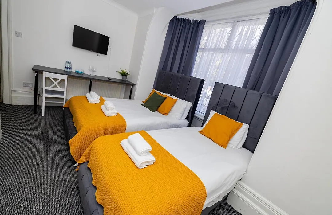 Woodford Hotel-1