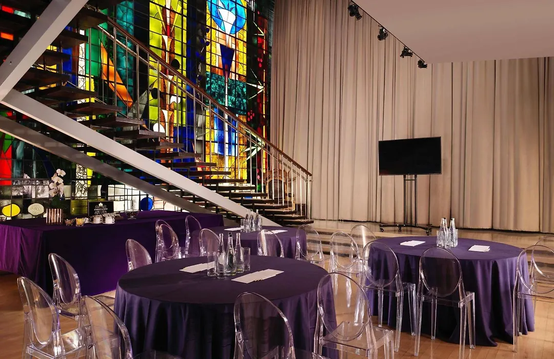 Sanderson London-1