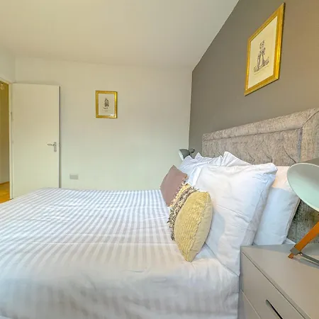 Maple Street Apartments-3