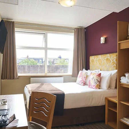 Antoinette Hotel Wimbledon-3