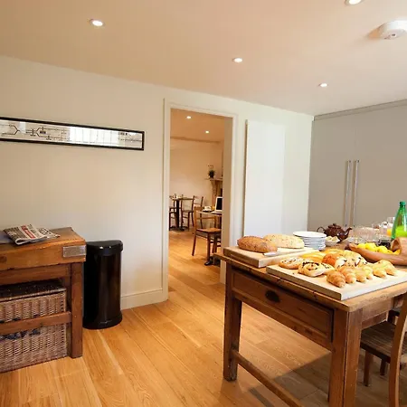 Kennington B & B-3